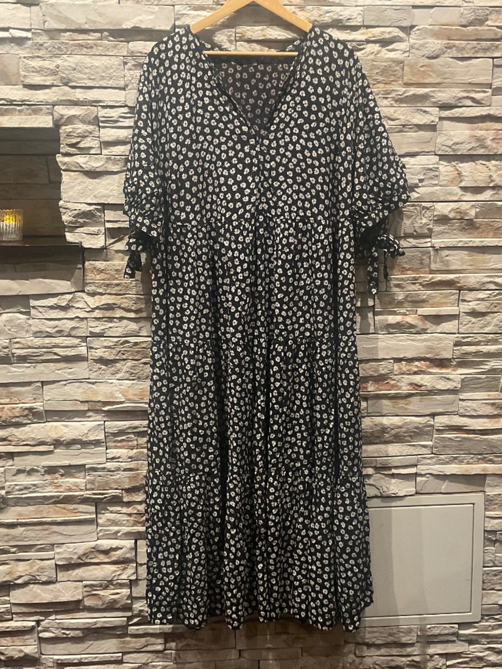 Madewell  Tie-Sleeve Tiered Midi Dress in Woodcut Flowers, Black/ White, Size 3X